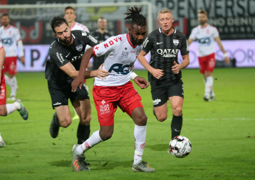 KV Kortrijk – Eupen : M’Boyo Foto VDB / BART VANDENBROUCKE